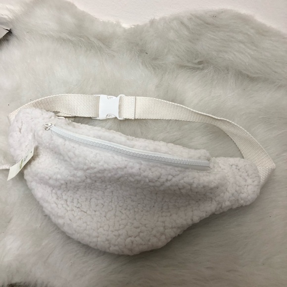 NWT Aerie Offline Sherpa Fannie Pack Belt Bag - Picture 4 of 9